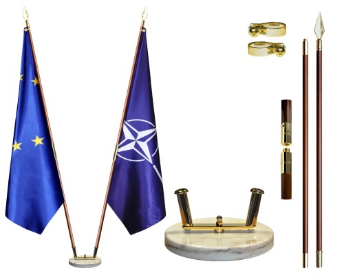 Stojak flagowy biały Prestige x2 gold_maszt EXCLUSIVE.jpg