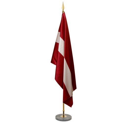 flaga satyna Łotwa.jpg