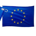drukowana flaga UE 160x100 cm, dzianina poliestrowa, brzegi podwójnie stębnowane nićmi w kolorze flagi, lewy bok wzmocniony taśmą, nabite 3 metalowe nierdzewne oczka, w nich 3 karabinki stalowe INOX, ekspozycja na maszcie flagowym
