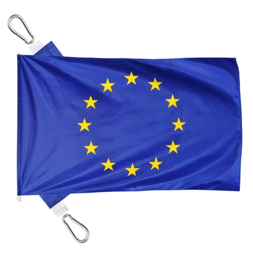 drukowana flaga UE 160x100 cm dzianina poliestrowa, brzegi podwójnie stębnowane nićmi w kolorze flagi, lewy bok wzmocniony taśmą, góra i dół uszka, 2 karabinki INOX, ekspozycja na maszcie flagowym – flaga paradna
